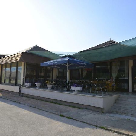 Licki Krovovi Gračac Exterior foto