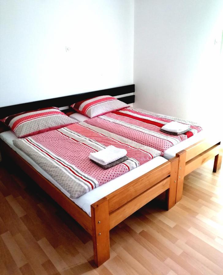 Licki Krovovi Gračac Exterior foto